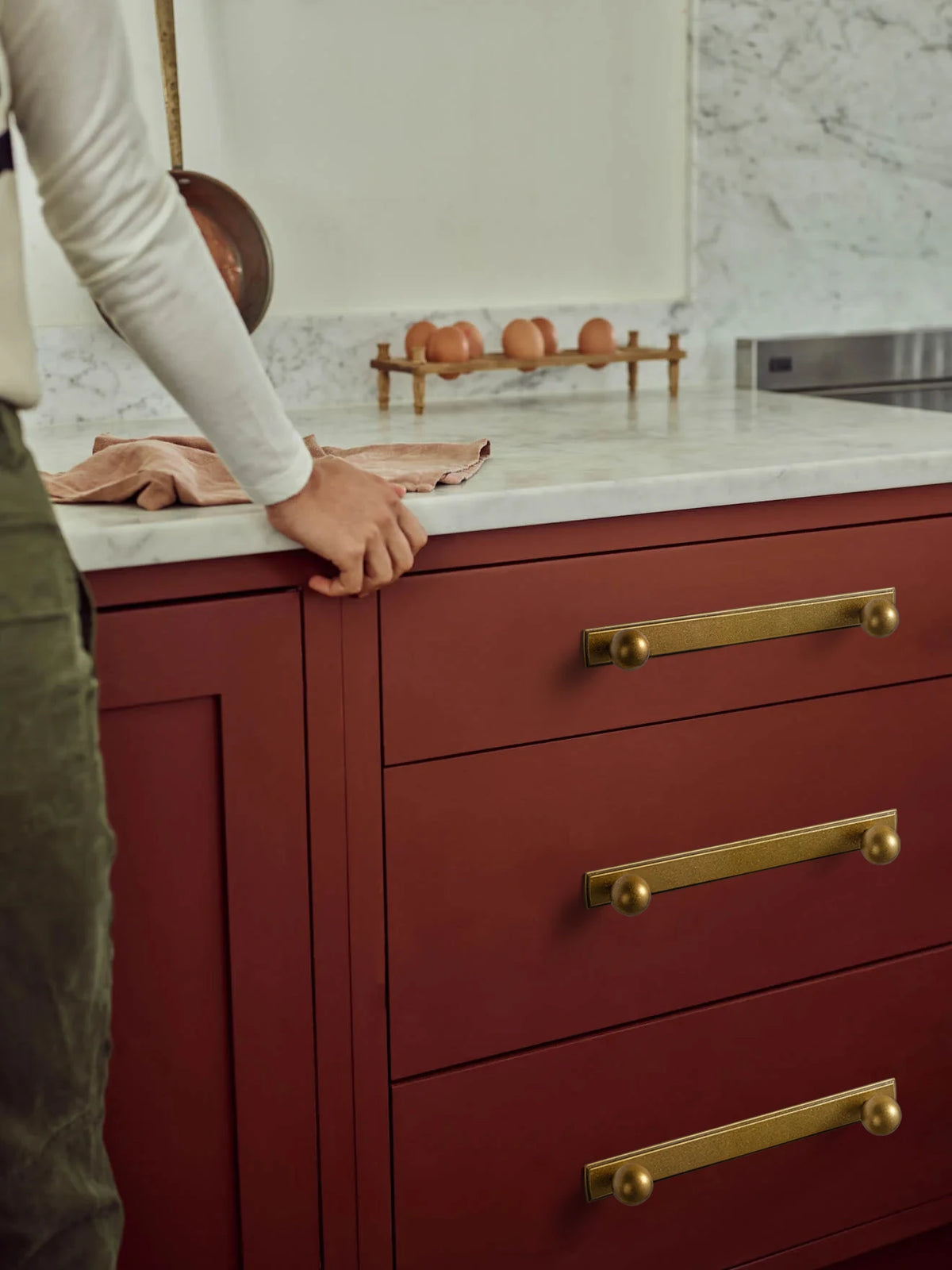 The Long Backplate Cabinet Pull (5") — Brushed Brass