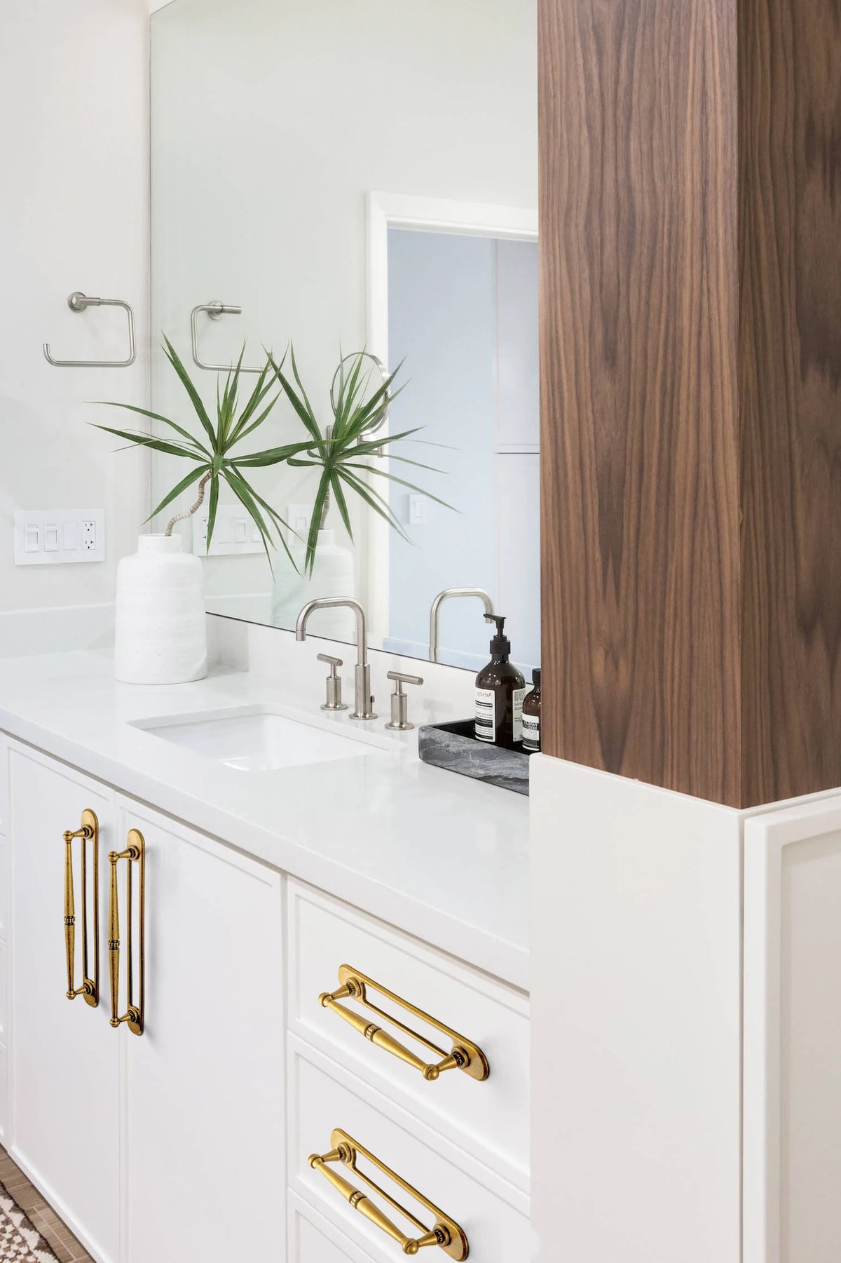 The Vintage Bar Backplate Cabinet Pull (Set of 2) — Brushed Brass