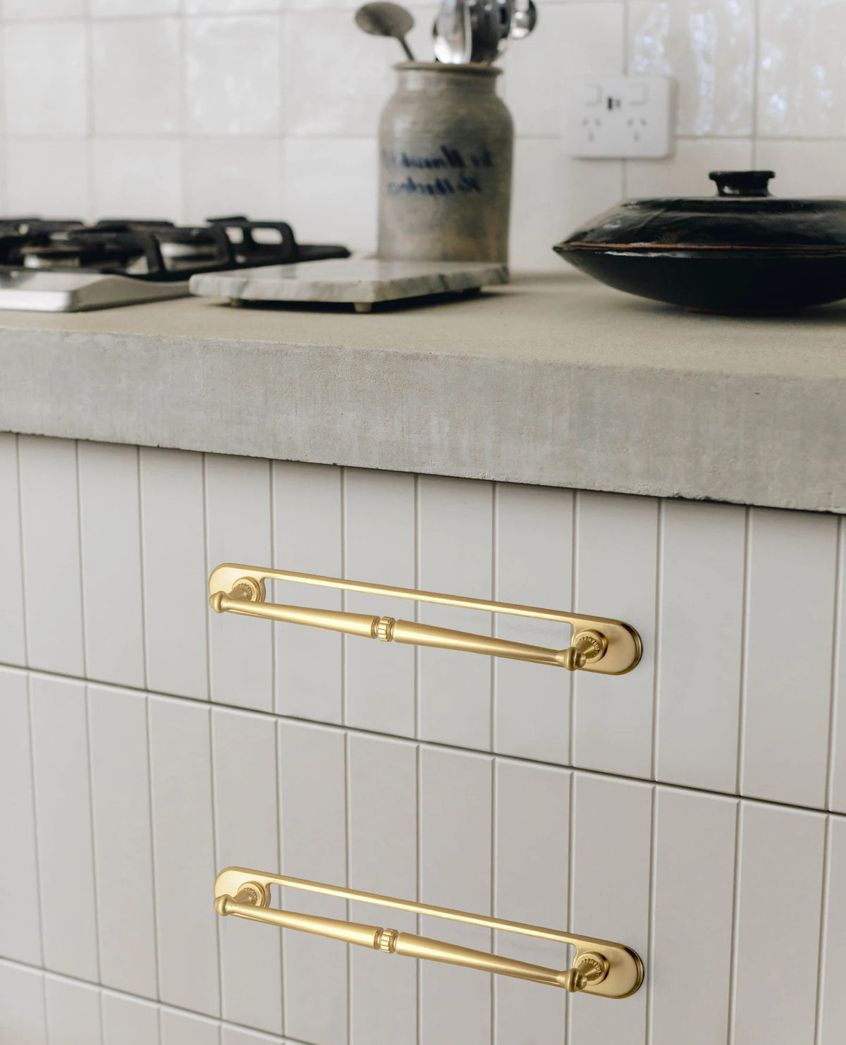 The Vintage Bar Backplate Cabinet Pull (Set of 2) — Brushed Brass