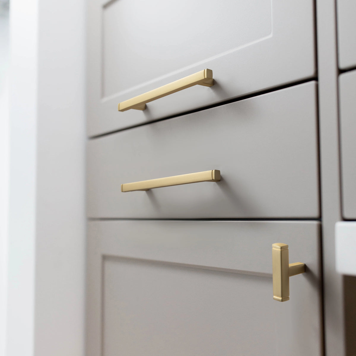 The Modern Multi-Size Cabinet Bar Pull (6-Pack) — Brushed Brass