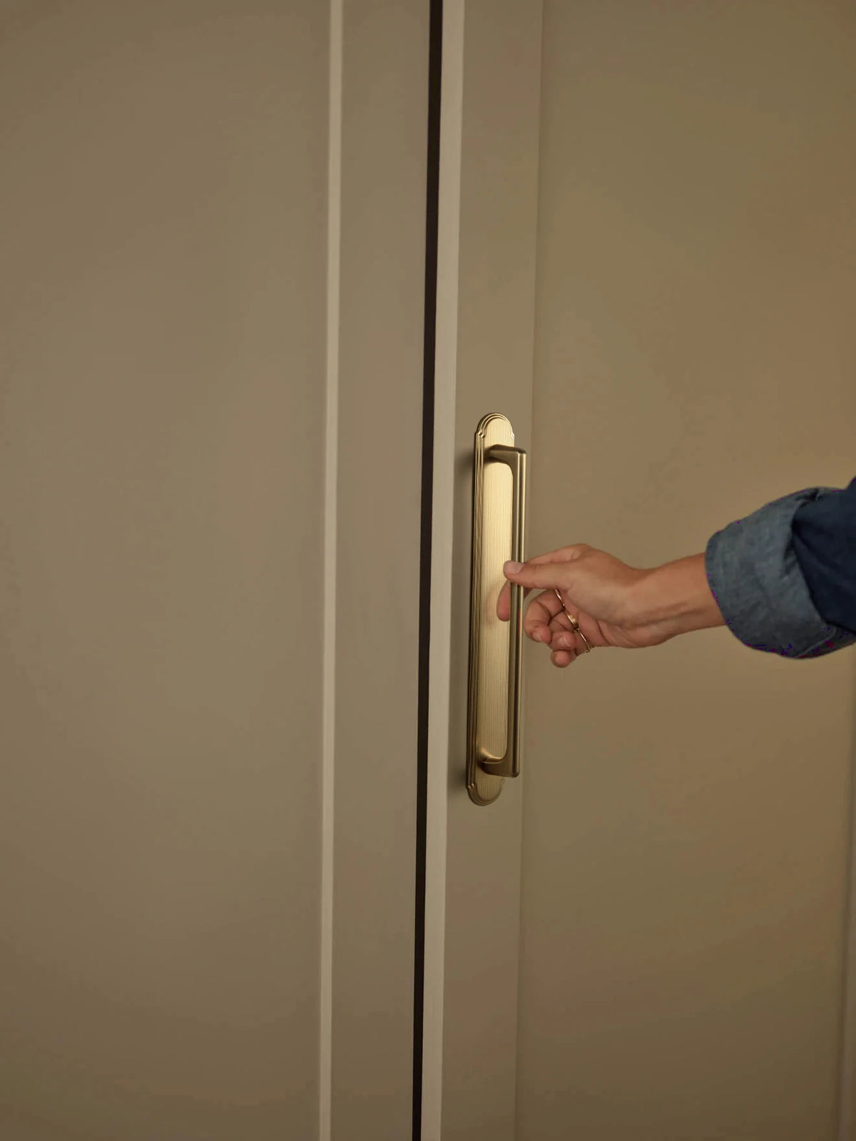 The Long Backplate Cabinet Pull (5") — Brushed Brass