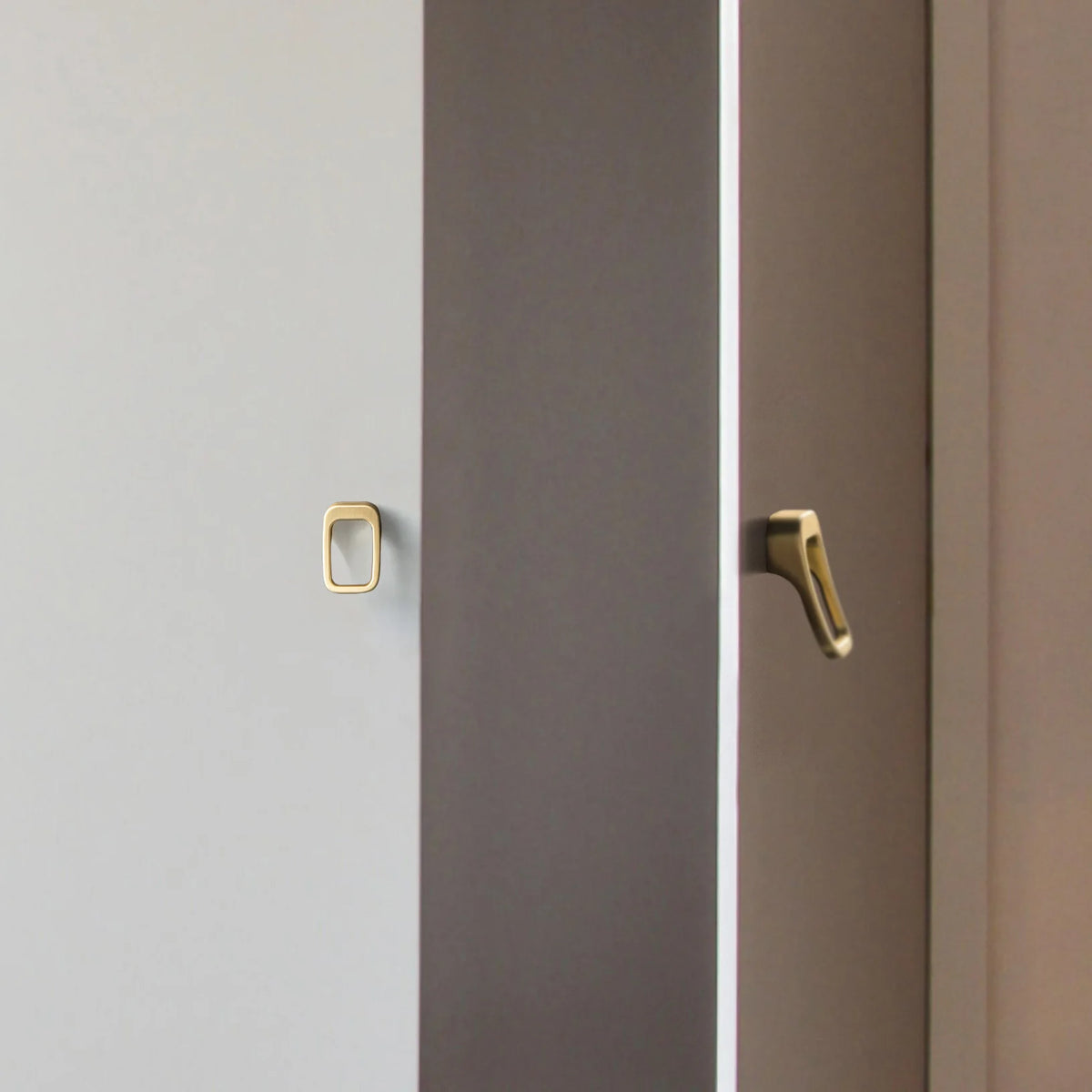 The Modern Cabinet Bar Pull (6-Pack) — Brushed Brass